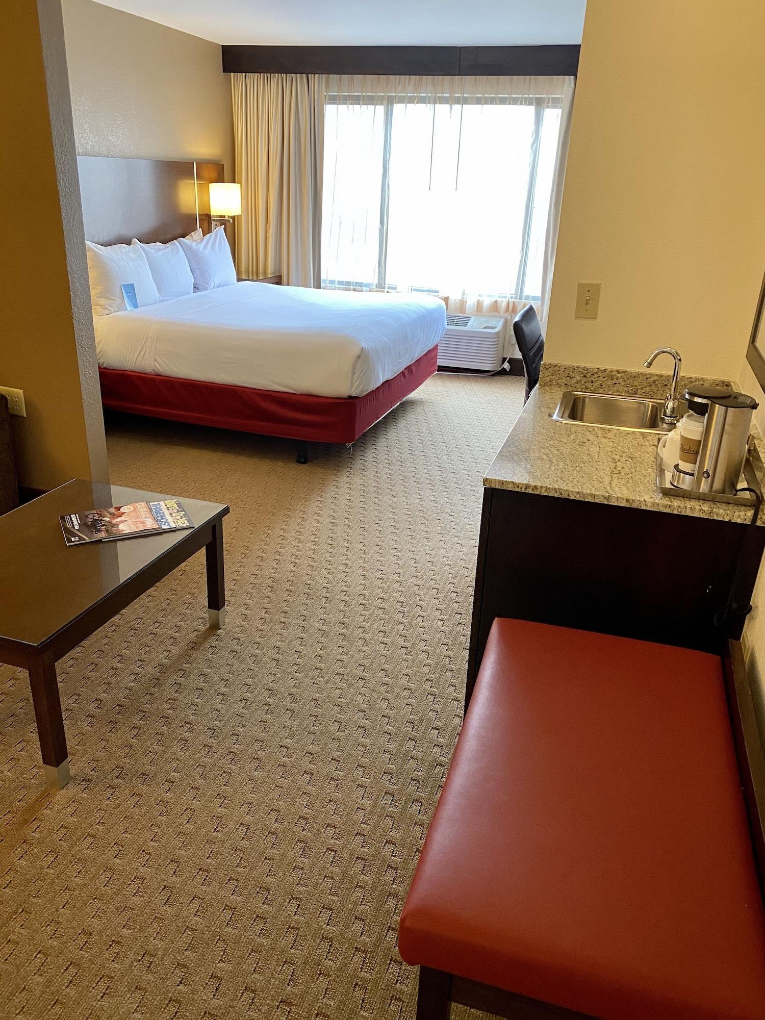 Radisson Hotel Colorado Springs Airport מראה חיצוני תמונה