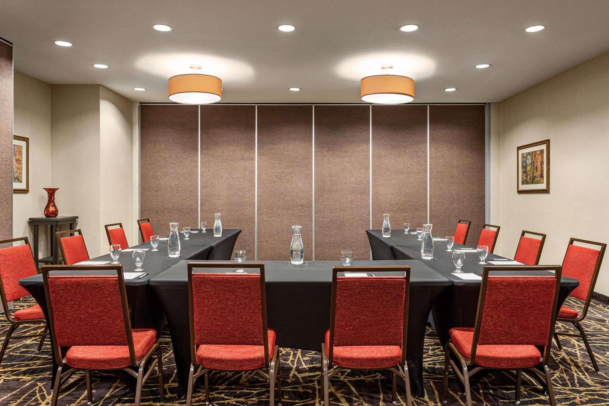 Radisson Hotel Colorado Springs Airport מראה חיצוני תמונה