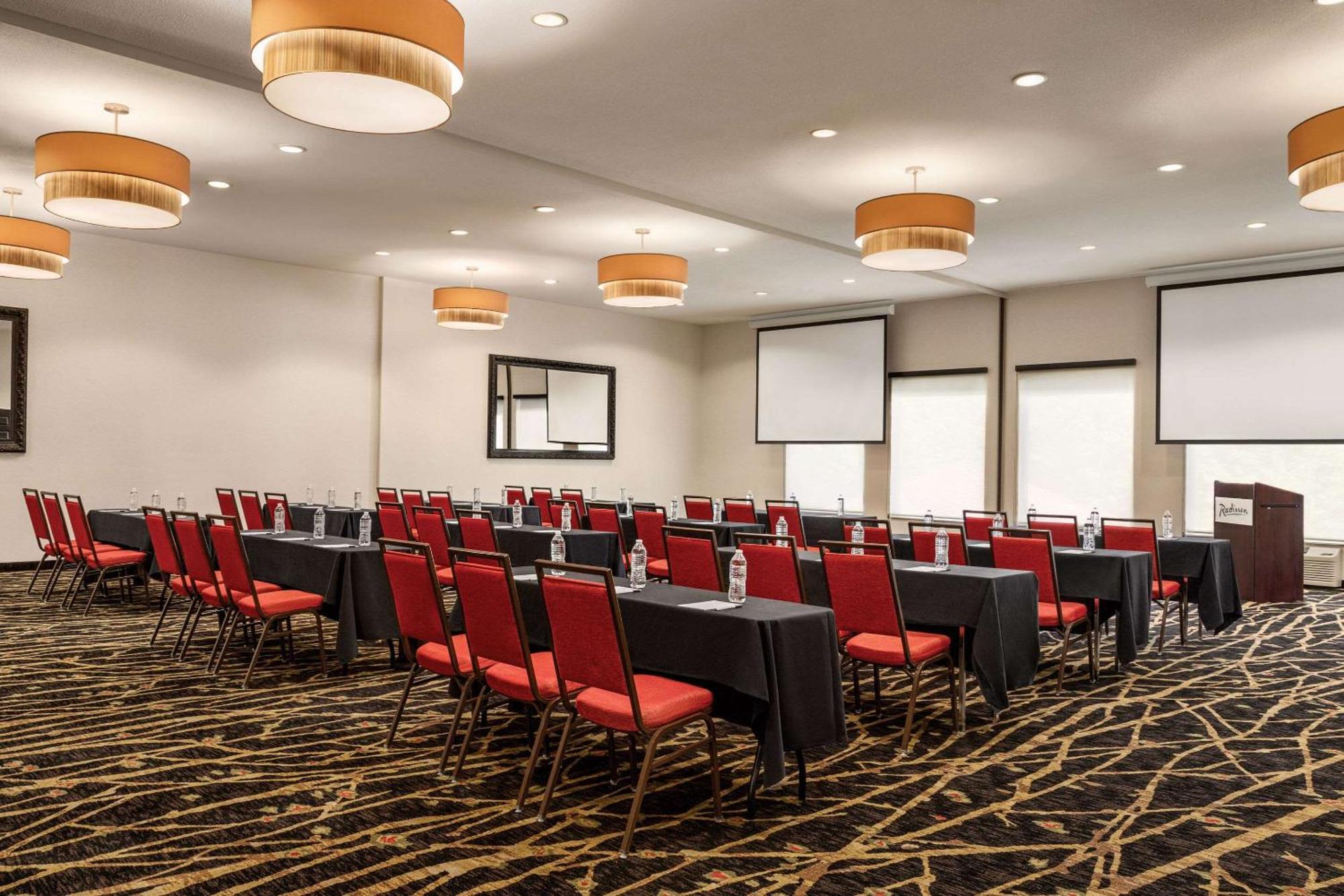 Radisson Hotel Colorado Springs Airport מראה חיצוני תמונה
