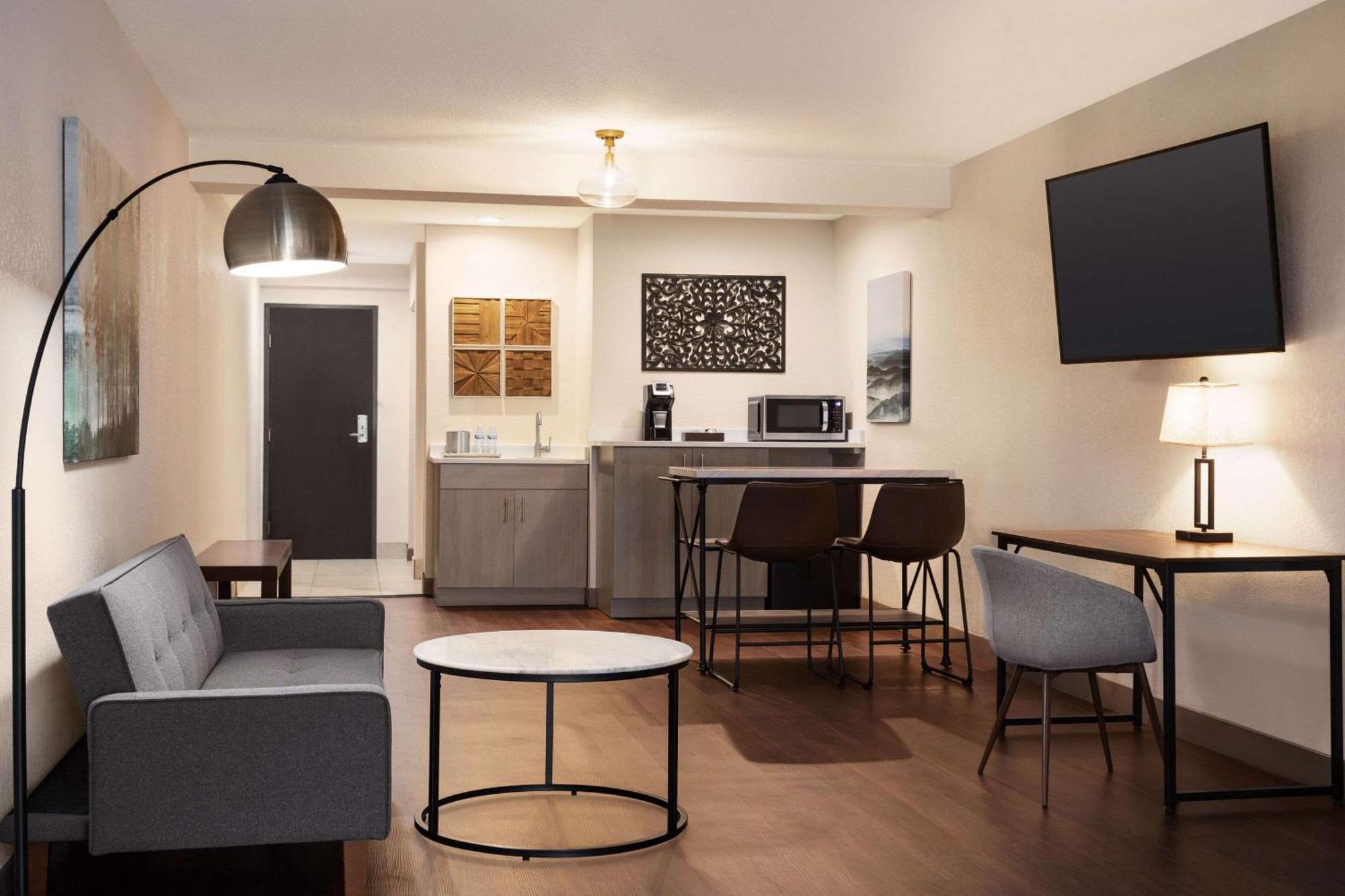 Radisson Hotel Colorado Springs Airport מראה חיצוני תמונה